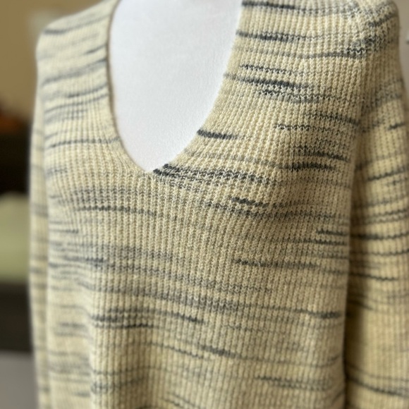 J Jill Cream and blue  V-Neck Sweater medium petite - Picture 5 of 9